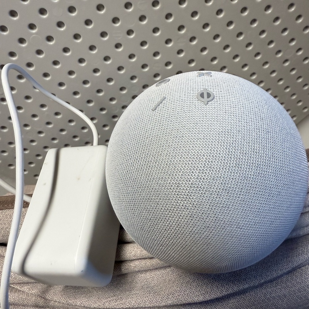 Amazon White Smart Speaker echo dot Alexa